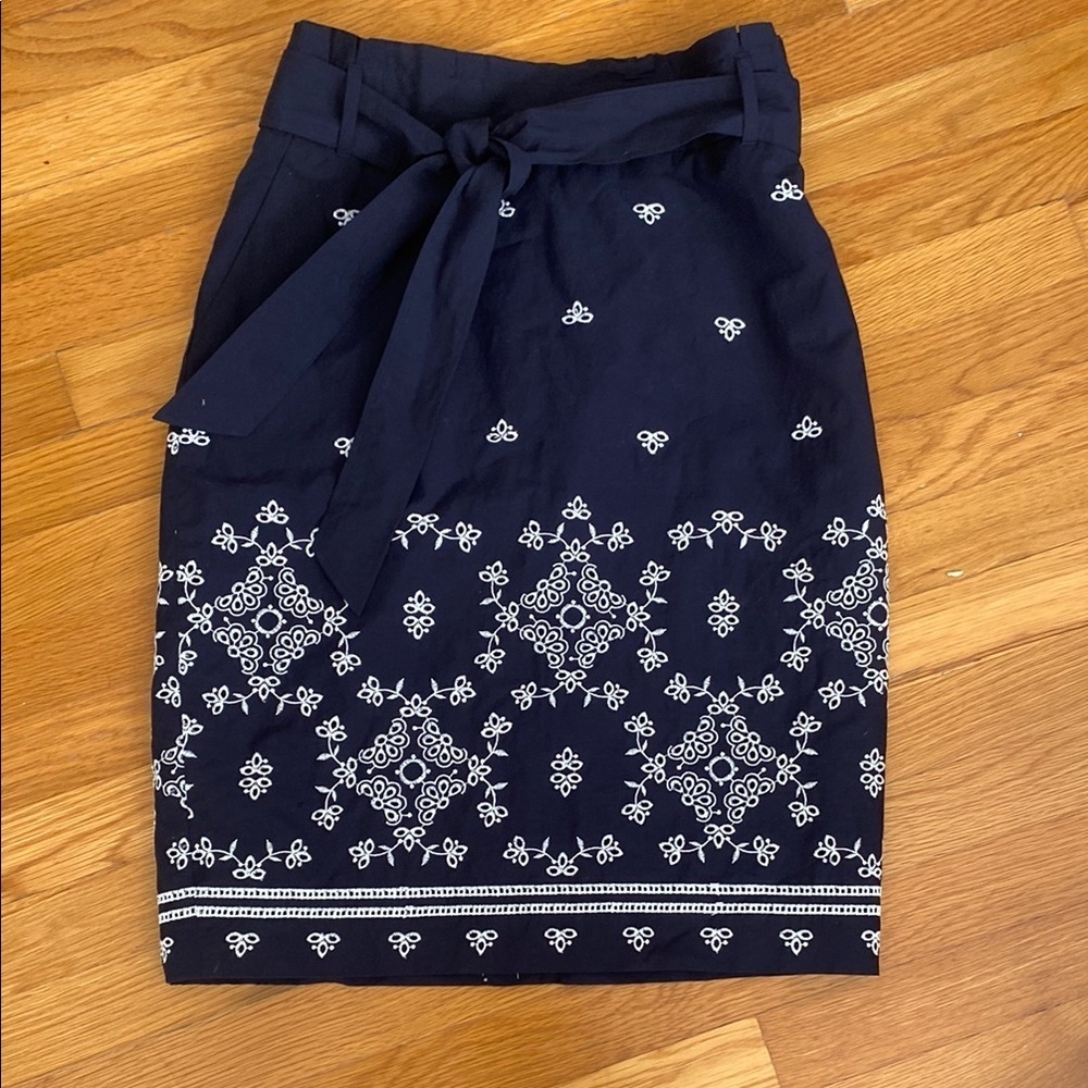 Ann Taylor Navy Blue A-Line Skirt with White Embroidery